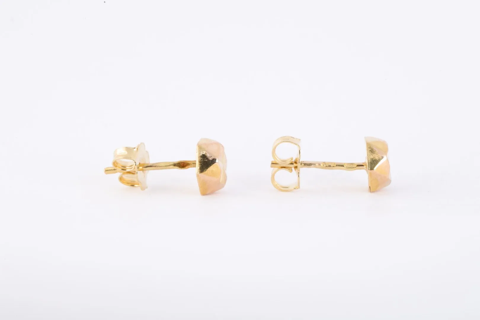 18k Yellow Gold Geometric Stud Earrings (0.97g.)